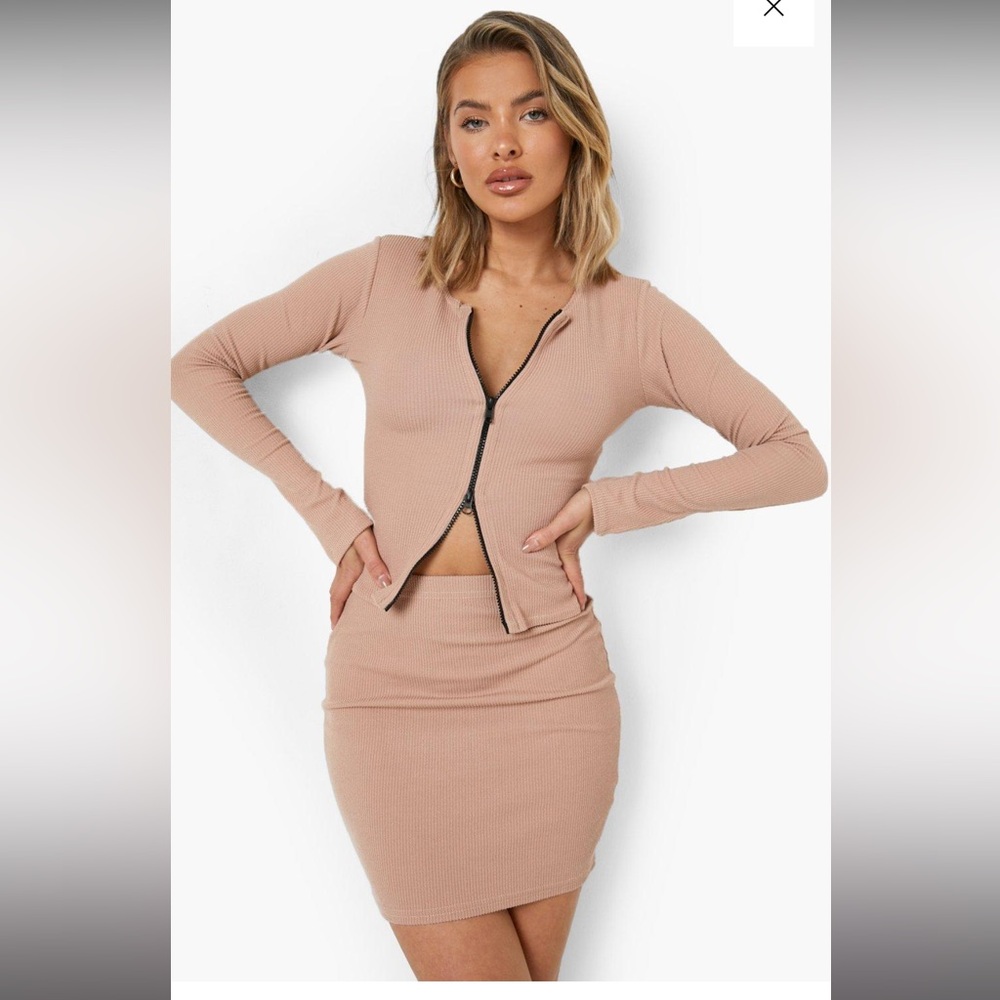 RIBBED MINI SKIRT by BOOHOO in Camel